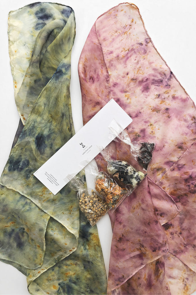 BUNDLE DYEING TUTORIAL - SILK SCARF DYED WITH FLOWERS