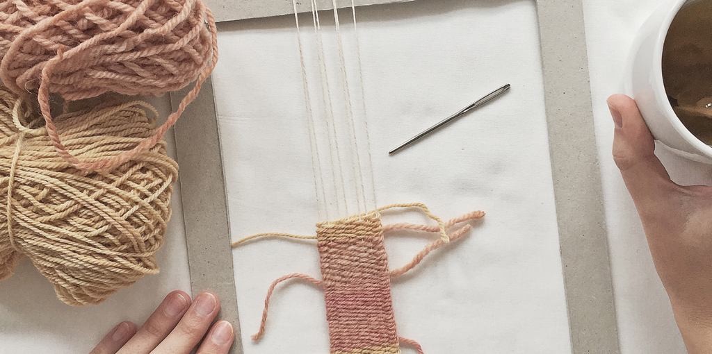 HOW TO WEAVE ON A SIMPLE LOOM