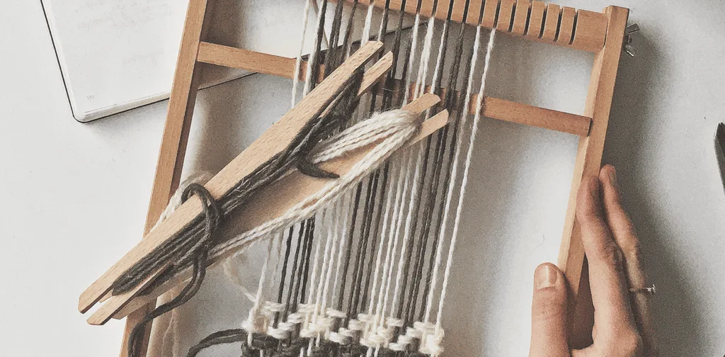 Simple patterns on a frame loom